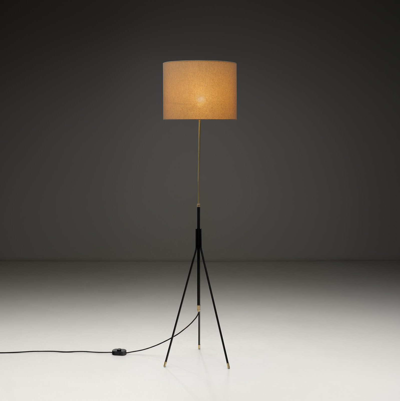 Danish Modern Floor Lamp with Tripod Base by Svend Aage Holm-Sørensen (Attr.), Denmark Mid-20th Century