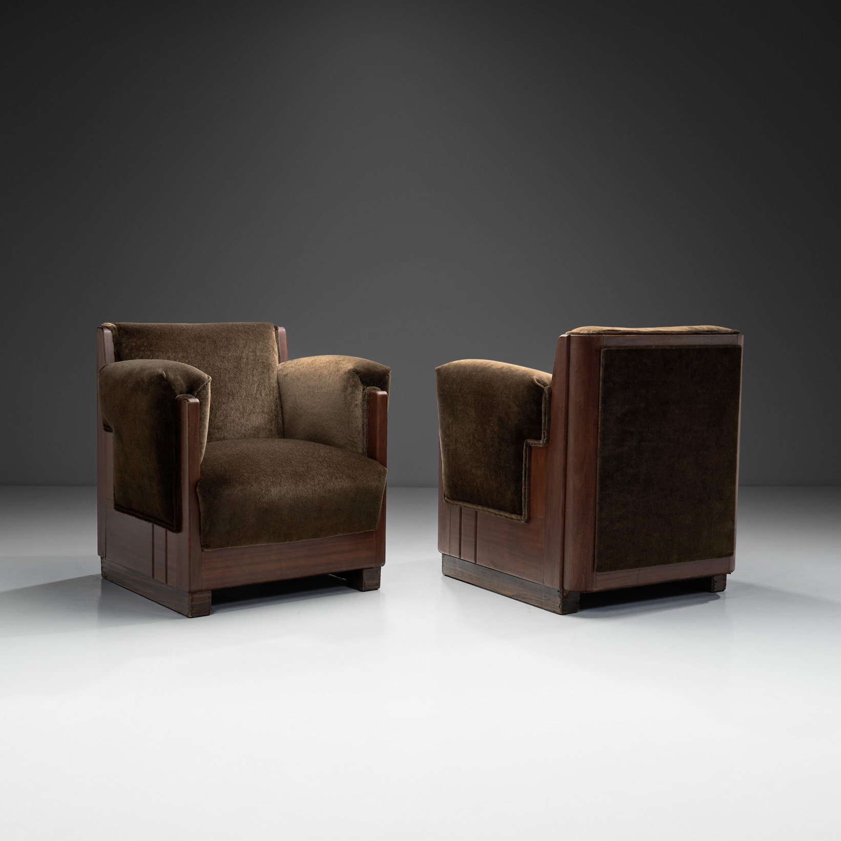 A Pair of Squared Art Deco Armchairs, Europe First half of the 20th century (sold)