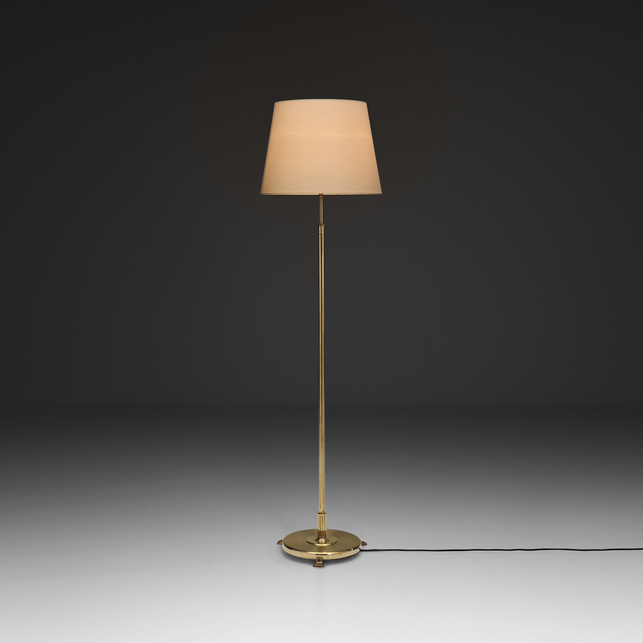 Extendable Brass Floor Lamp with Ribbed Stem Detail, Europe 1940s