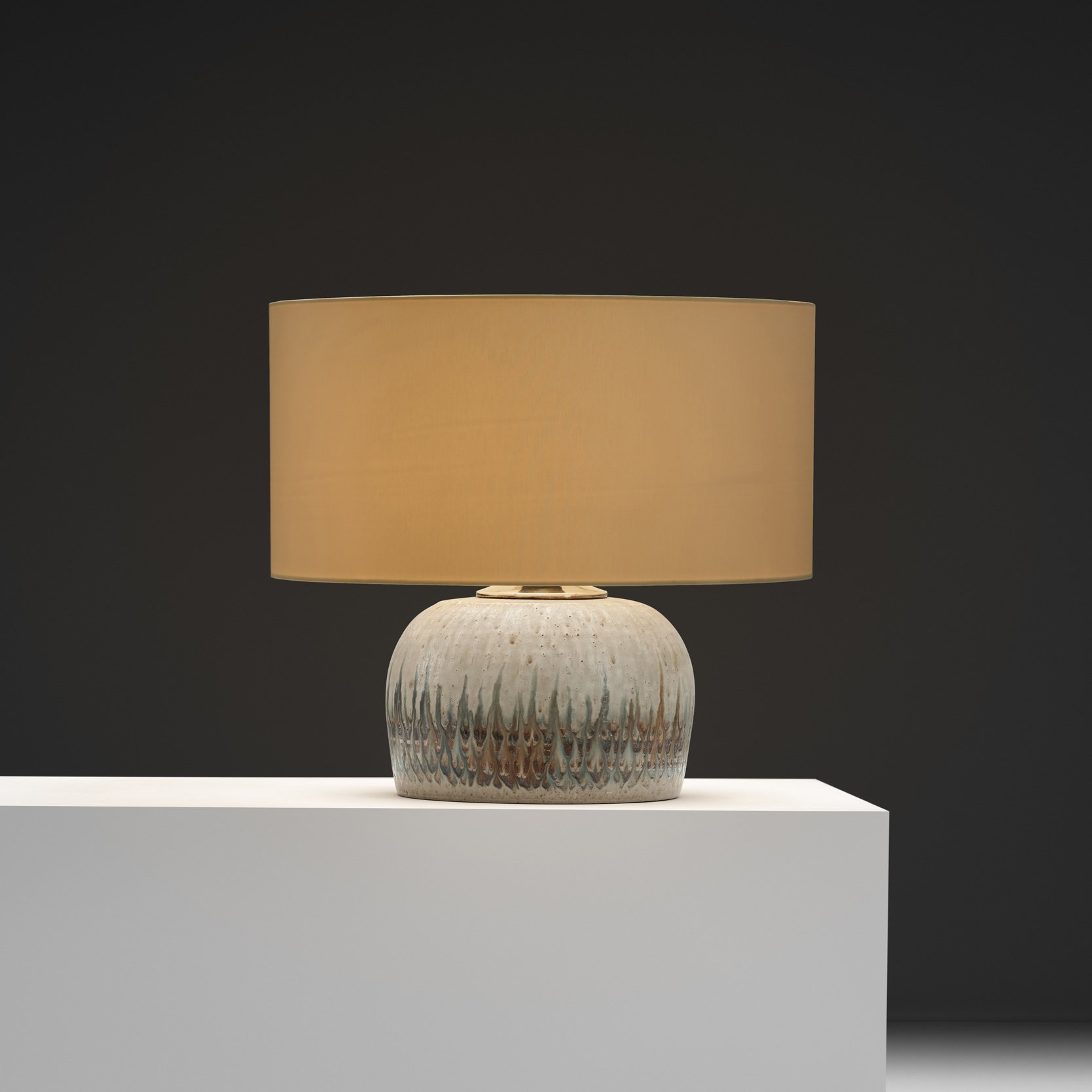 Stoneware Rounded Table Lamp with Drip Glaze and Brass Cap by Nis Stougaard (Attr.), Denmark ca 1950s