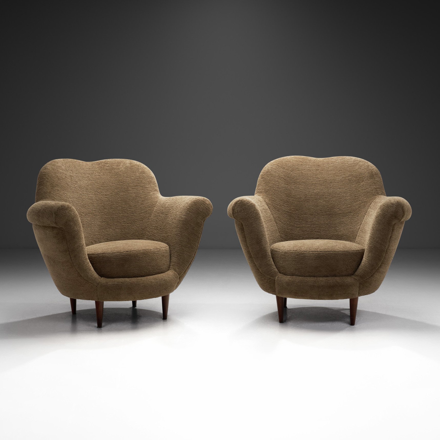 Pair of Federico Munari (Attr.) Armchairs with Tapered Legs, Italy 1950s (sold)
