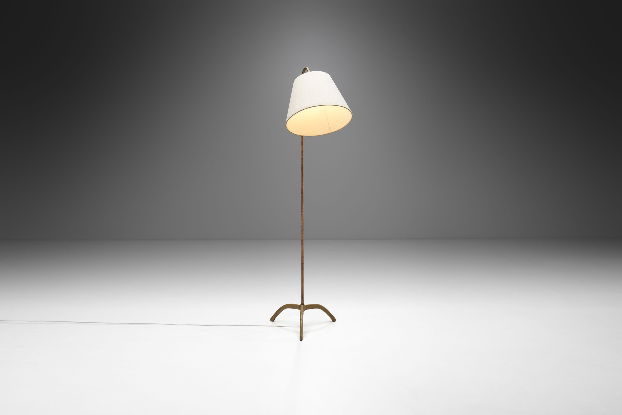 2021-07-138327_light.jpg