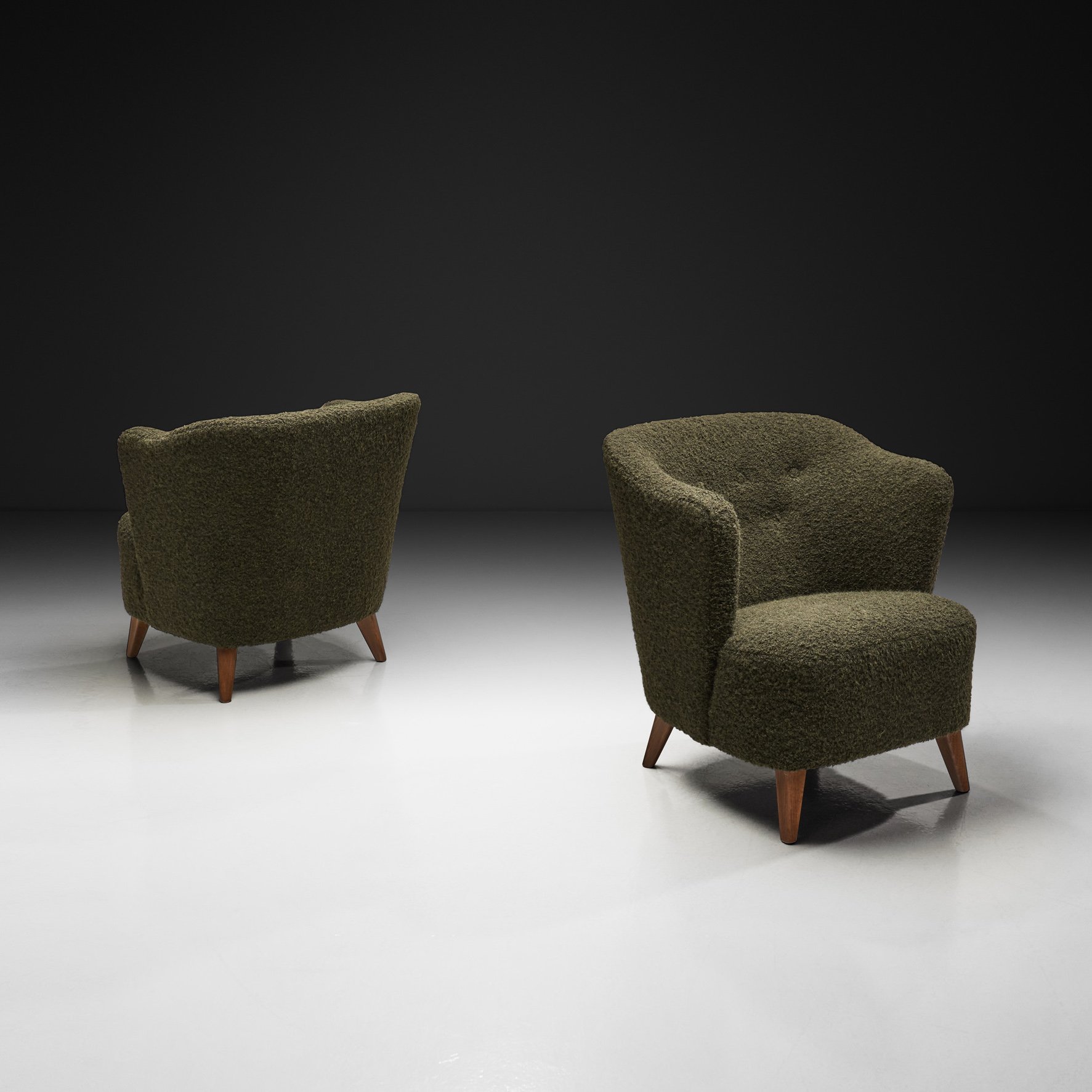 Pair of Mid-Century Modern Lounge Chairs in Moss Green Upholstery, Europe MId-20th Century