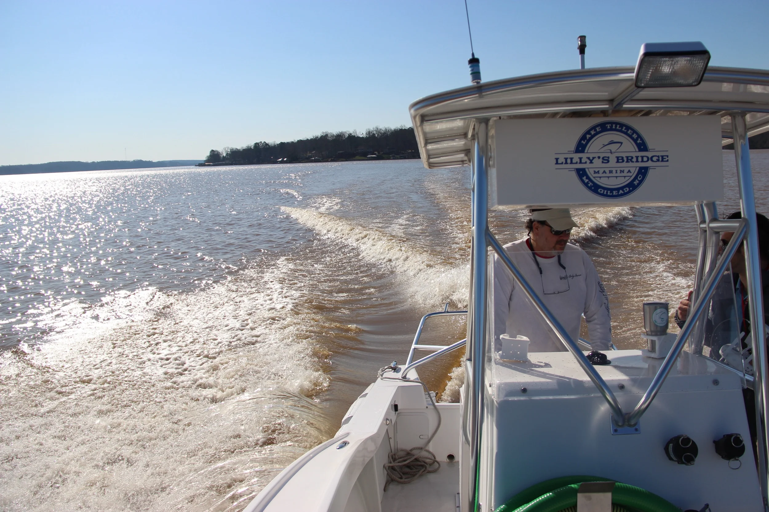 lilly'sbridgemarina-boat-lake-tillery.jpg