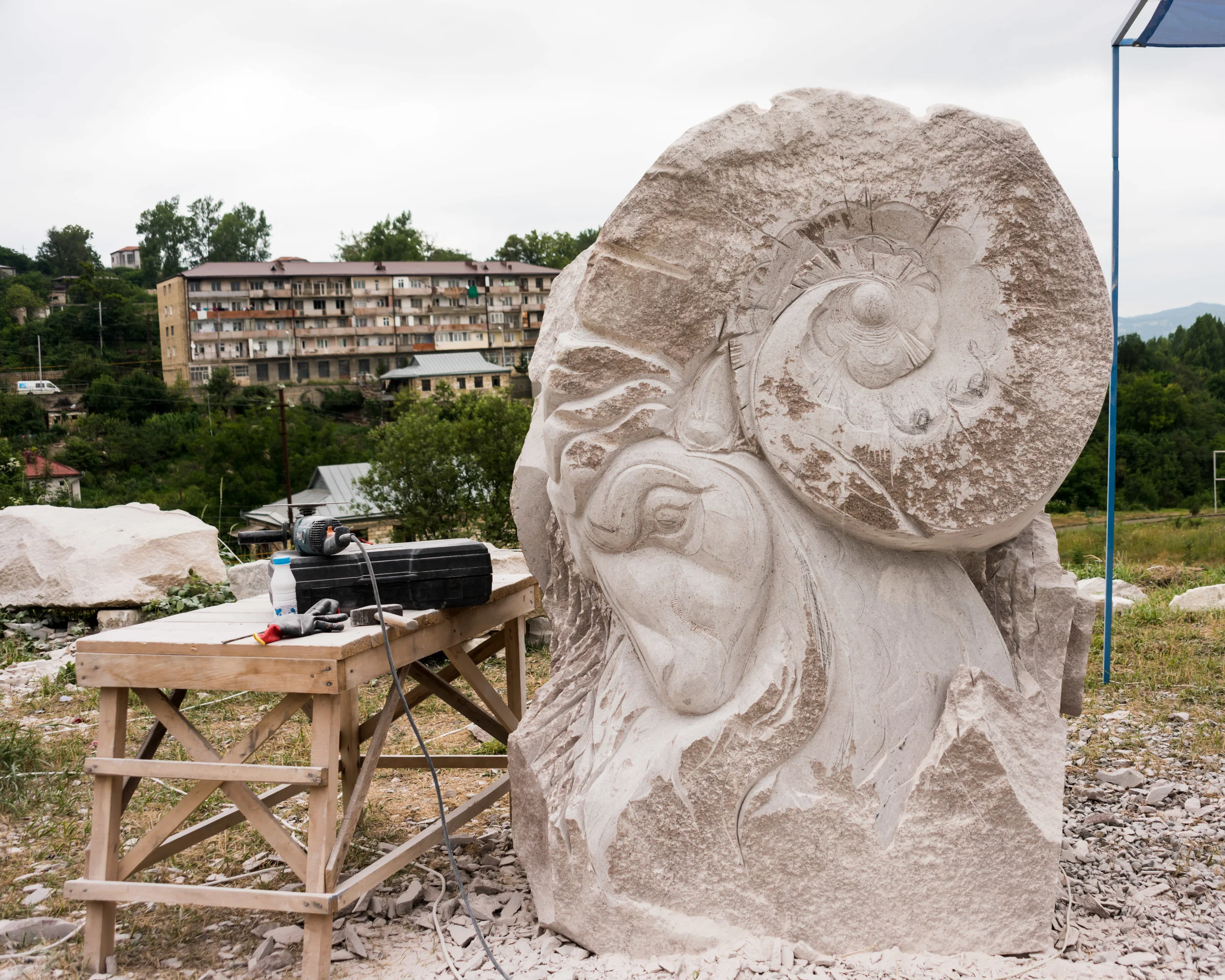 The international sculpture exhibit at the Shushi Museum of fine Arts gives visitors a chance to meet world-renowned artists and watch them as they create.