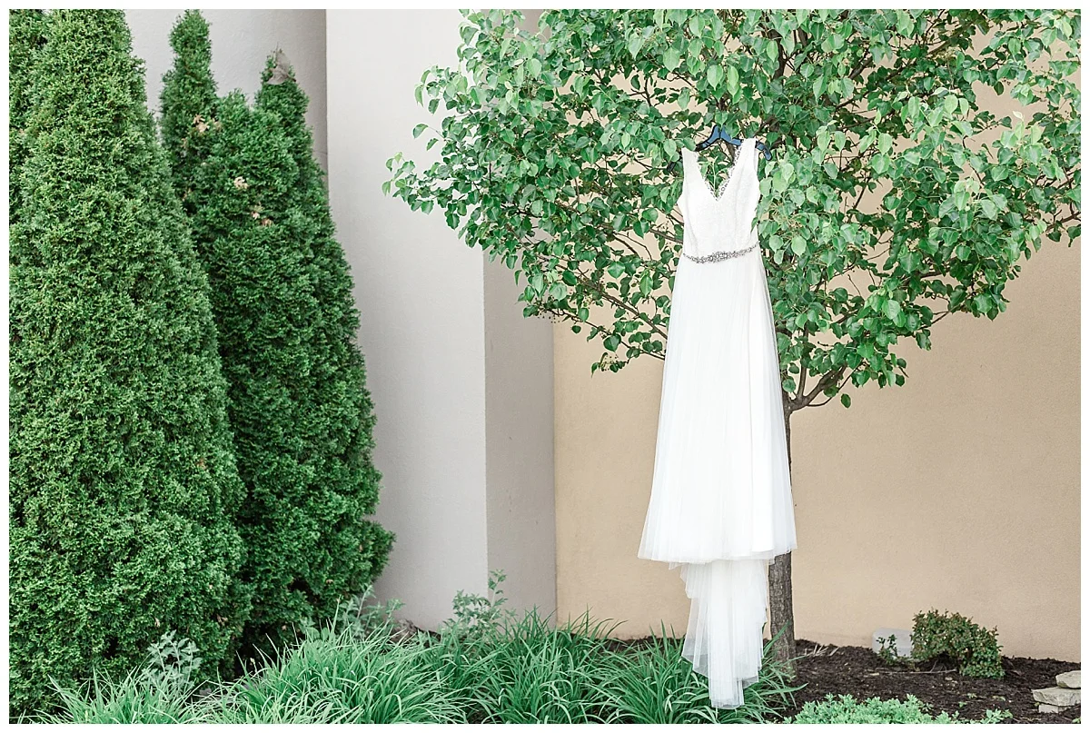 county-line-orchard-spring-wedding-chicago-photographer-light-airy_0004.jpg