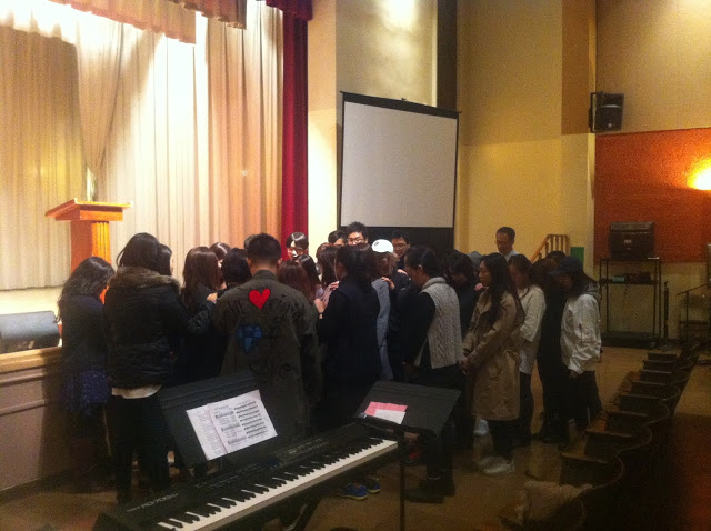 함께 기도하는 MMC 청년들