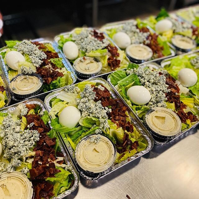 Packing up this weeks premade meals! This is our #greengoddess #cobbsalad loaded with #bluecheese &amp; #bacon!! #contactlessdelivery #phillyfood #phillyeats @chefsultini @ang_sultan @sage_cooks