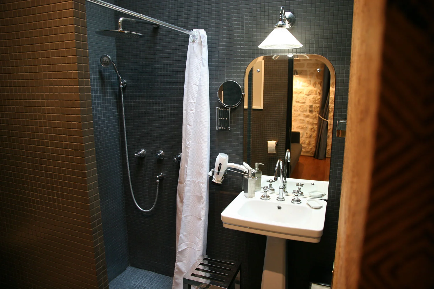 bathroom-01.jpg