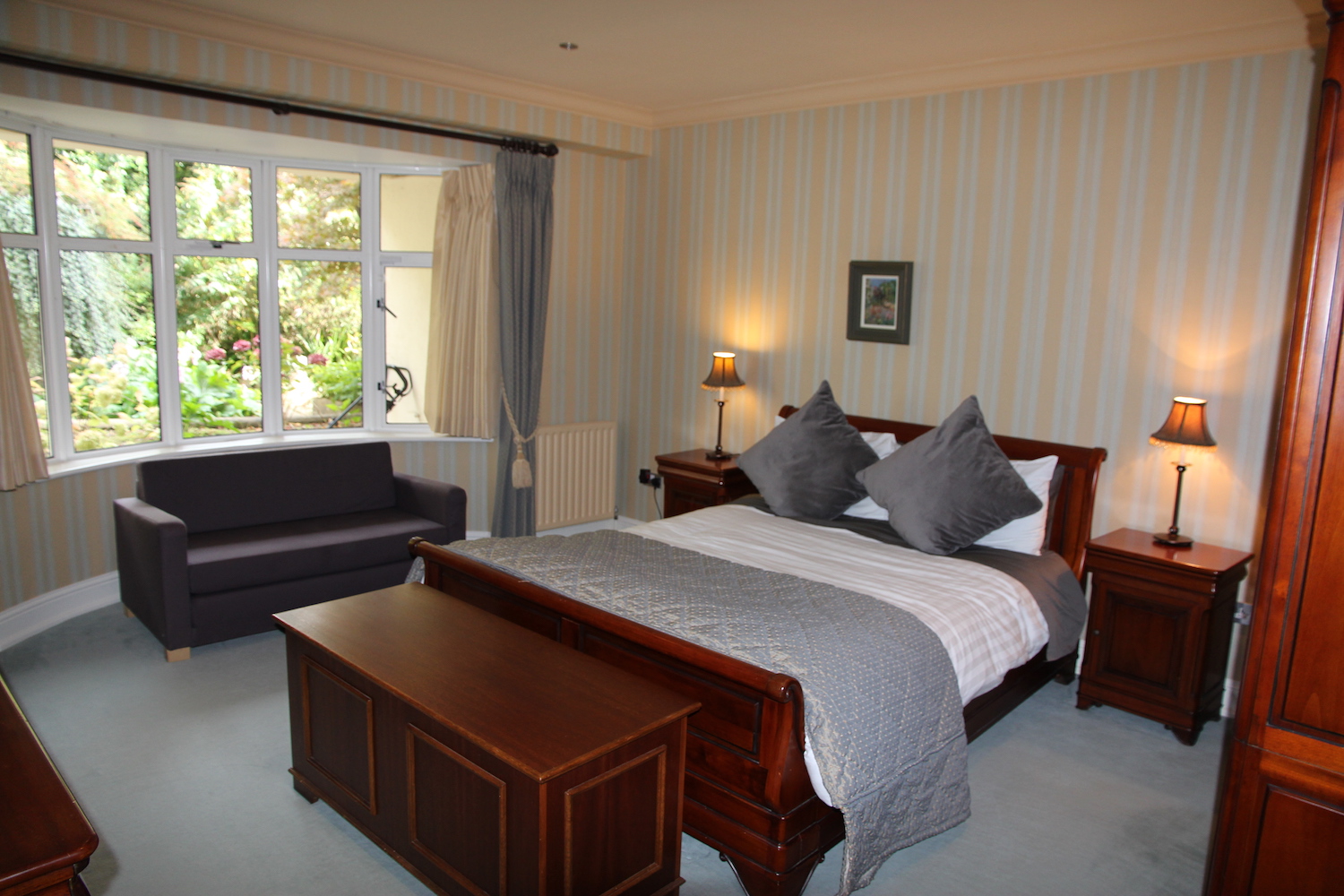 Garden level bedroom ensuite