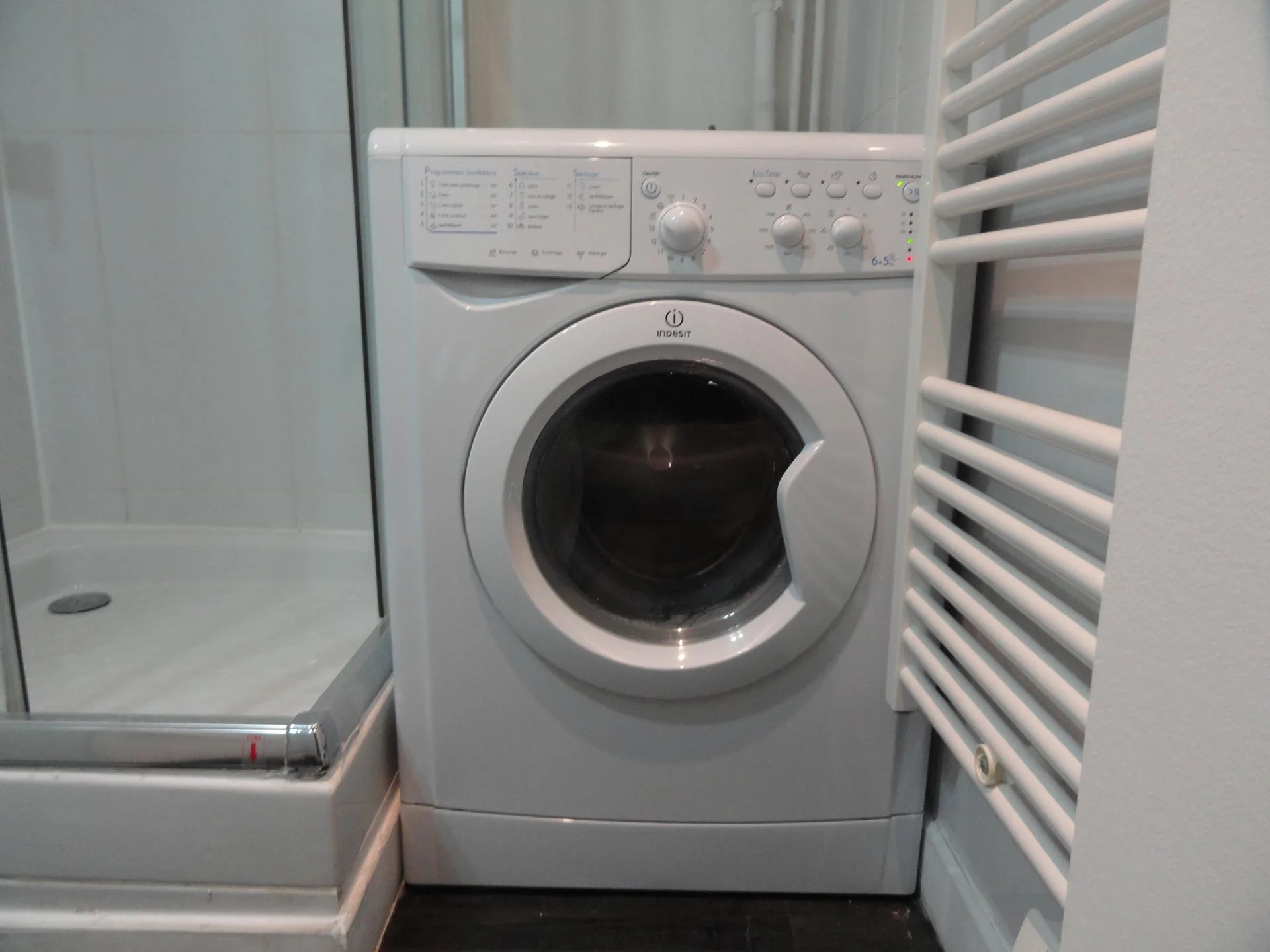 cosh-shower-03.jpg