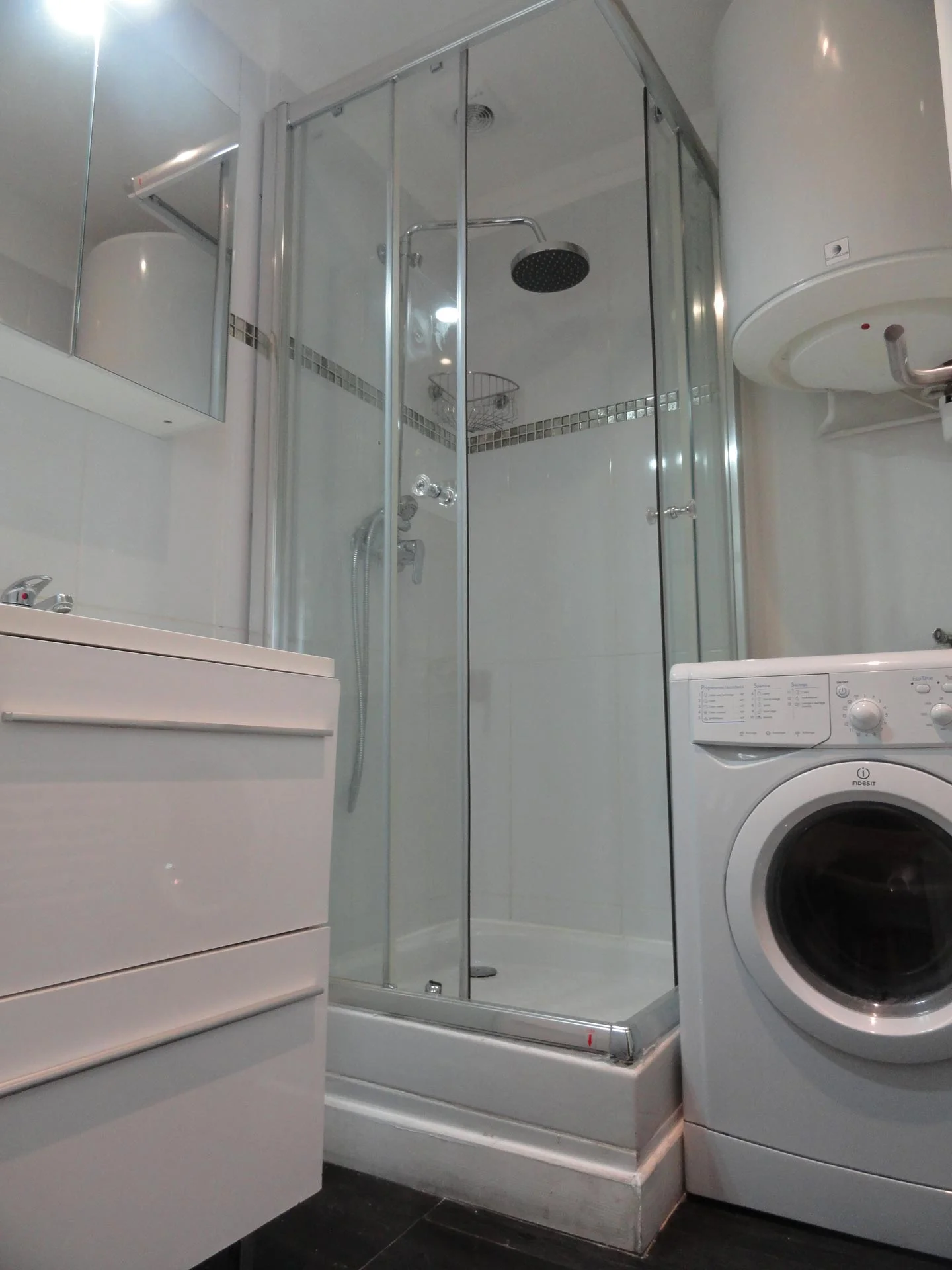 cosh-shower-02.jpg