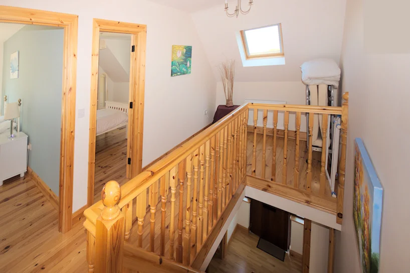 stairs-upper-landing-1.jpg