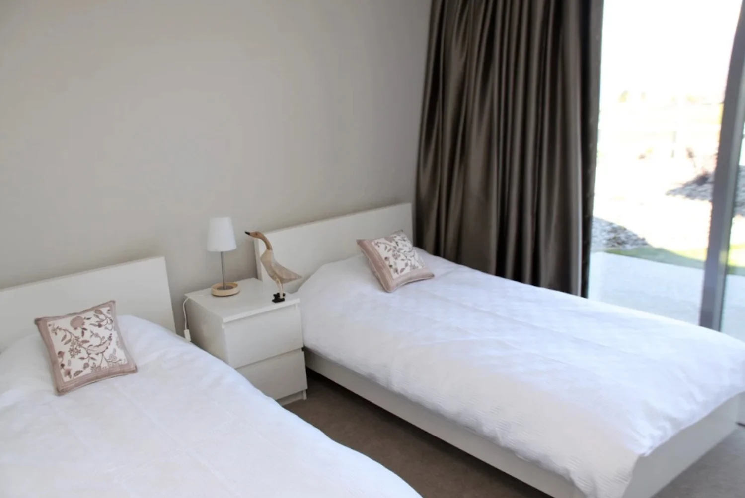 Bedroom 2 with twin beds