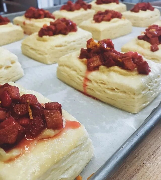 They really are back. For the third year in a row we have the pastry that signifies the beginning of summer. Roasted rhubarb with an orange pastry cream. 🥂 to warm days and so many more fruit danishes to come over the next few months. We will be ser