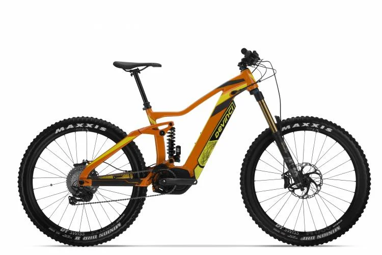 Devinci’s AC salutes those about to rock with the kind of slack, aggressive roll you’d expect from the spawn of Spartan—and with the extra oomph of an e-equipped engine. Tame turbulent descents thanks to a generous 170mm of rear travel meets 180mm of finesse in the fork. And then turn around and hit turbo on the uphill. The Shimano STEPS E8000 engine boosts you to speeds of up to 18MPH. The drive unit is controlled via a left-hand power-mode switch that triggers three settings (ECO, TRAIL and BOOST) for varied terrain. Crank the volume and cue the bangers. The AC is an e-beast that shreds.