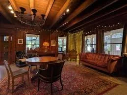 lodge inside.jpeg