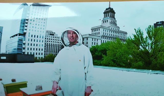 Is #throwbackthursday still a thing? Thank you #canadianoperacompany and @aargdew for another wonderful year #urbanbeekeeping #beekeeping