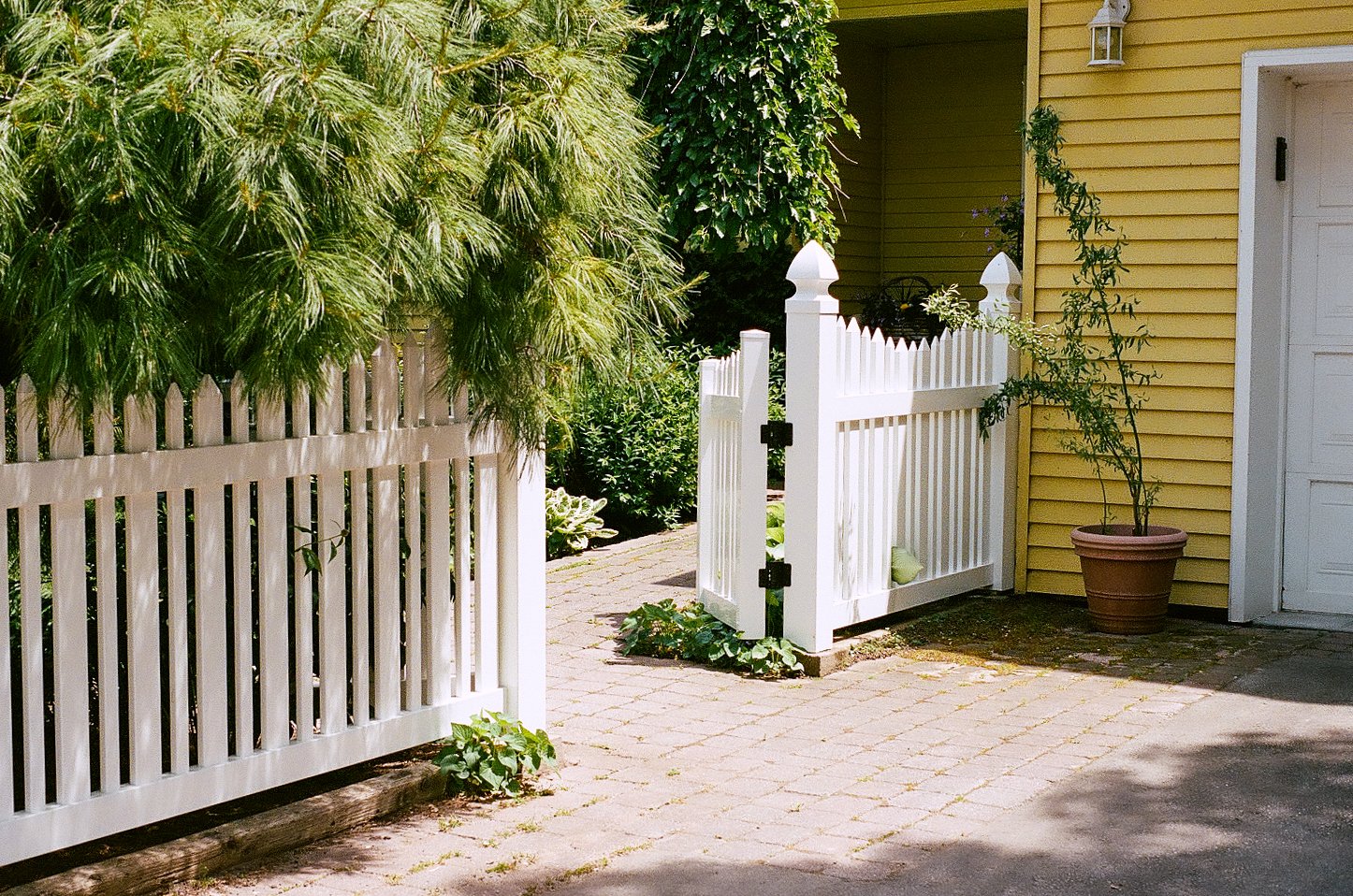  White picket fence in Ontario, Canada 