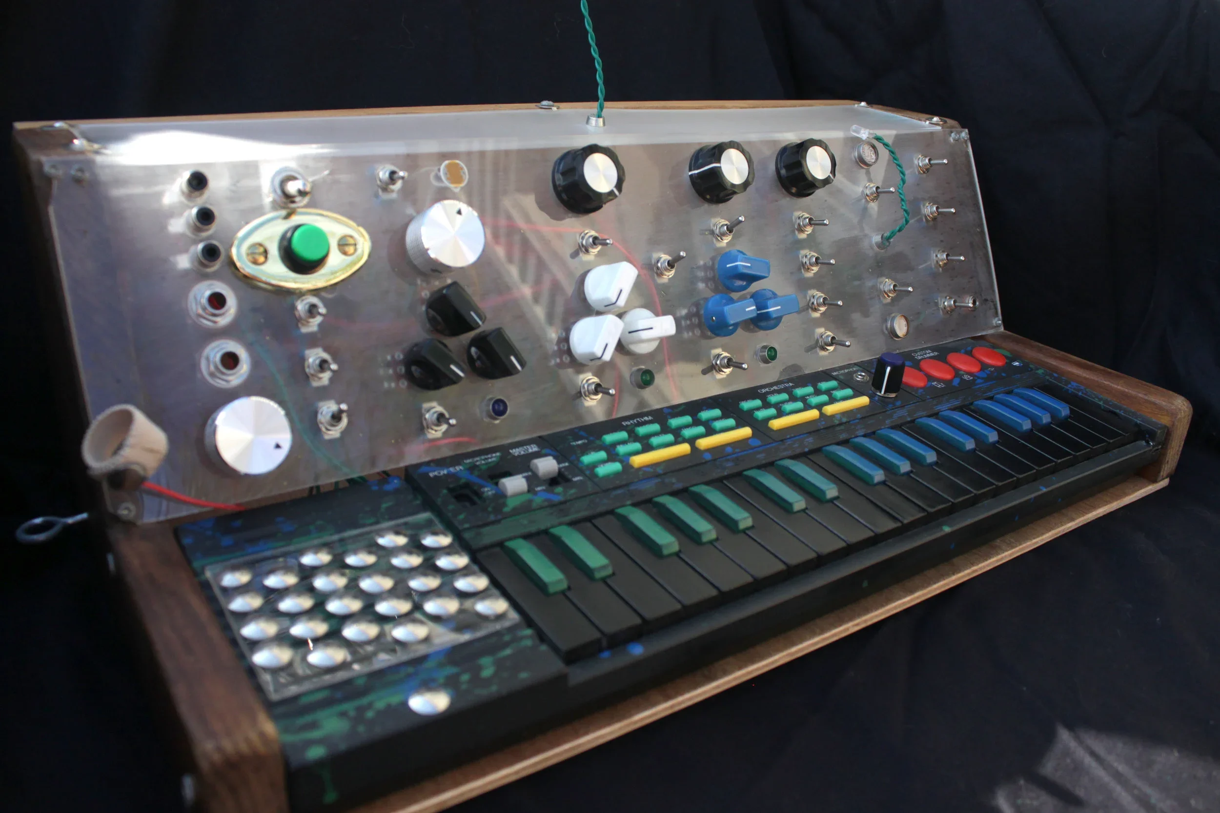 Gleix_GeorgeGleixner_Art_CircuitBending_Visuals_Music (2).webp