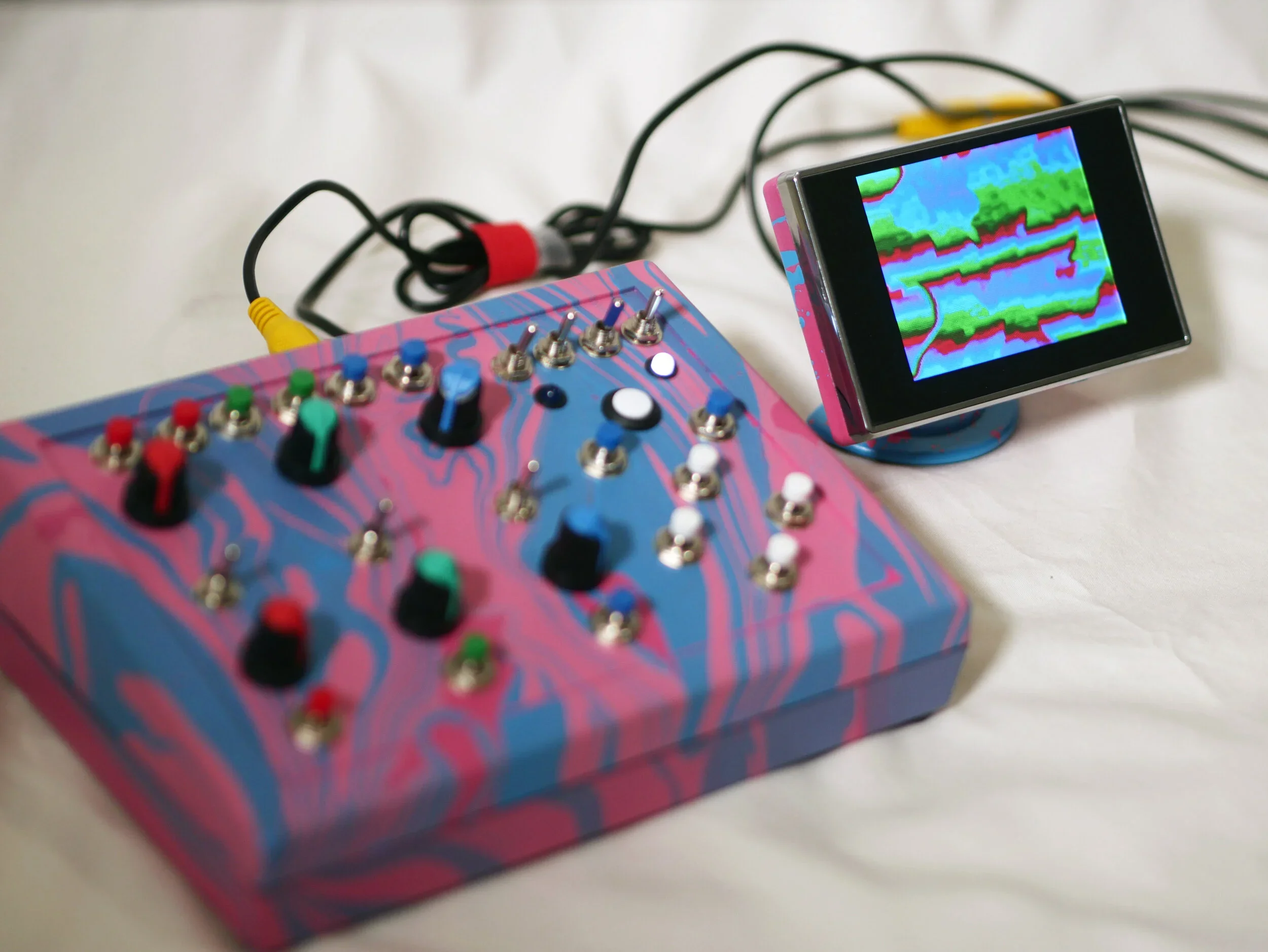 Gleix_GeorgeGleixner_Art_CircuitBending_Visuals_Music (4).webp