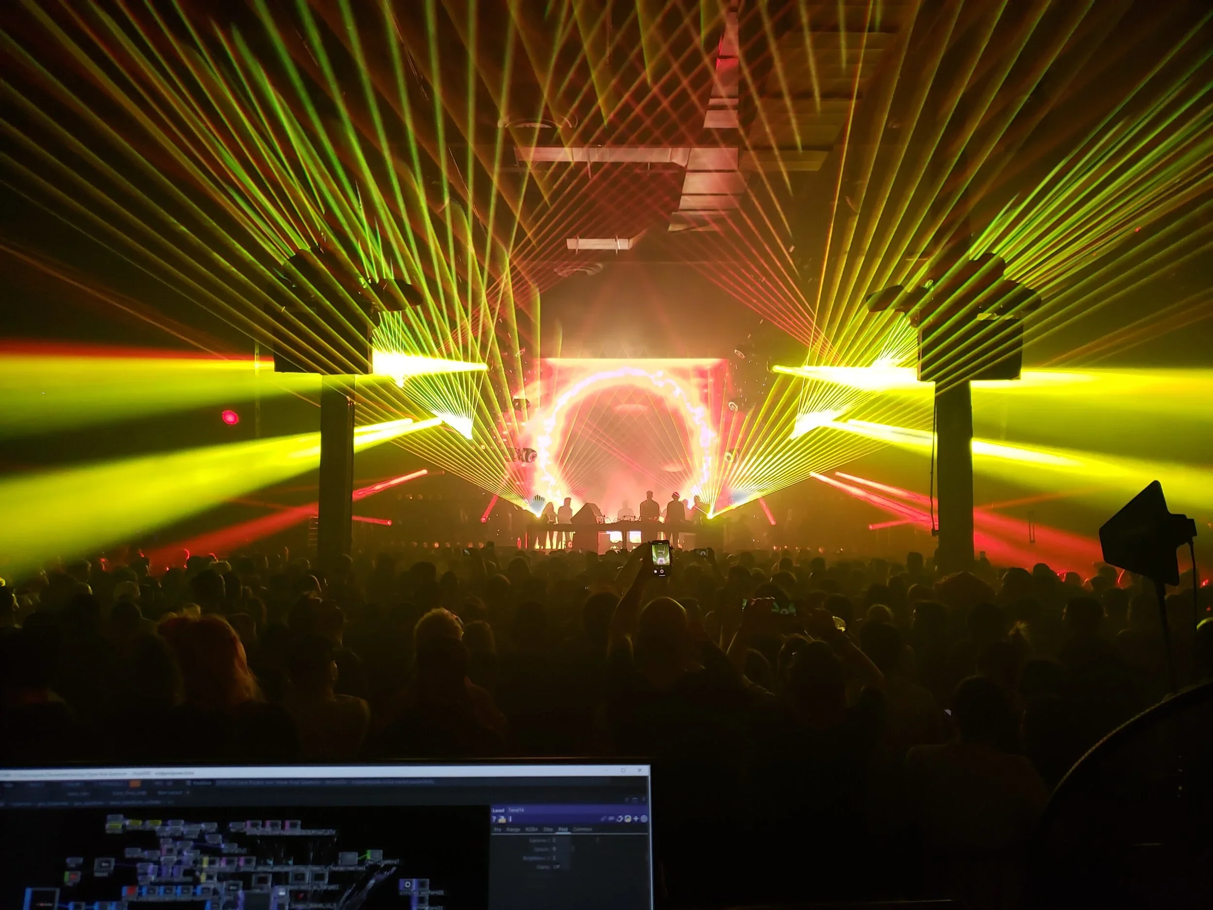 Gleix_LiveVisuals_NYC_TouchDesigner (5).webp