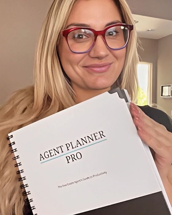 ✅️ BLACK FRIDAY STARTS NOW!! Enjoy 20% OFF when you USE CODE: BLACK20

Looking for the ideal ally in your real estate endeavors? The Real Estate Agent Planner Pro is your ideal ally on the road to success! This planner welcomes you to make the most o
