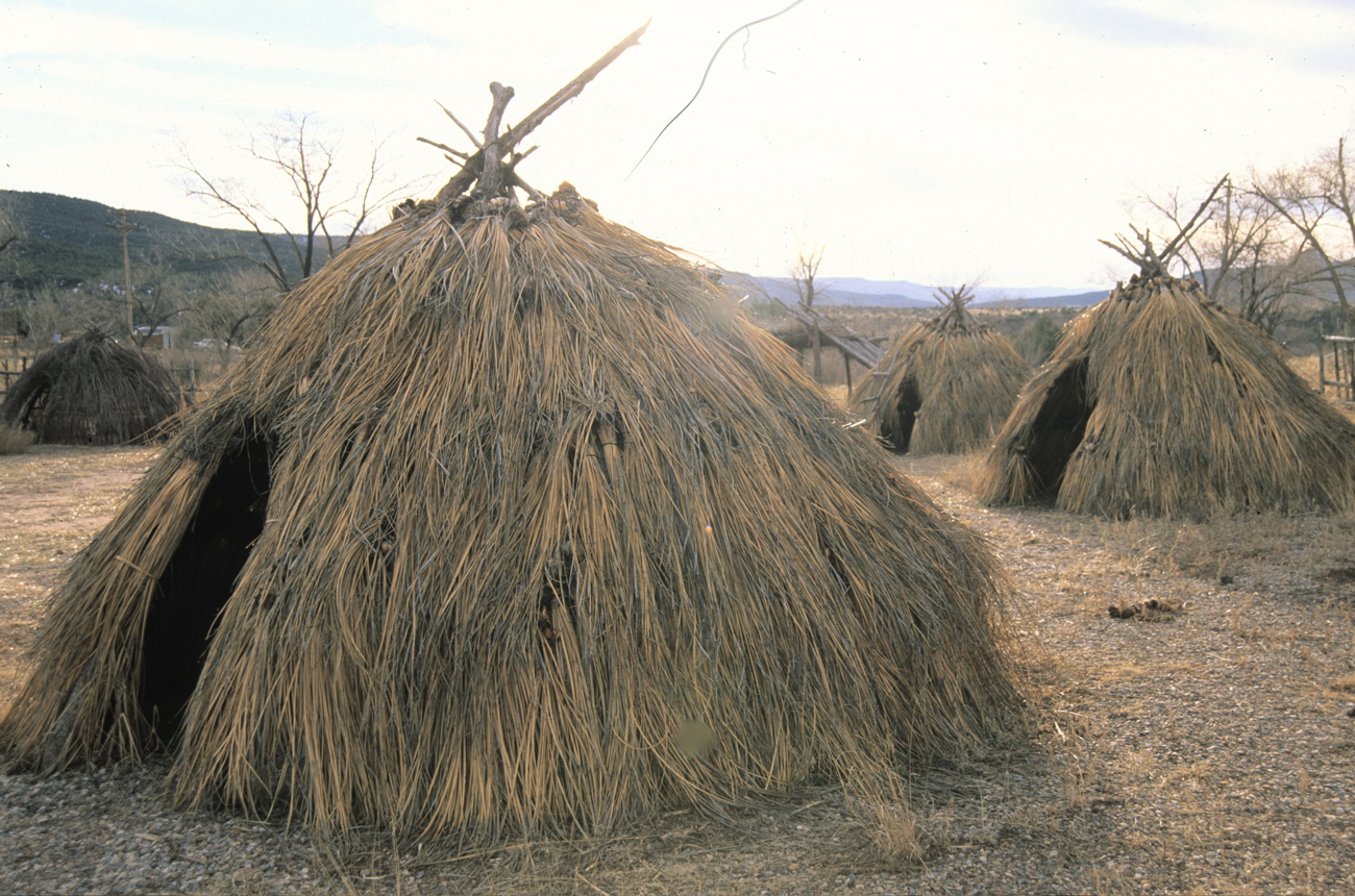 Early-Apache-Dwellings.jpg