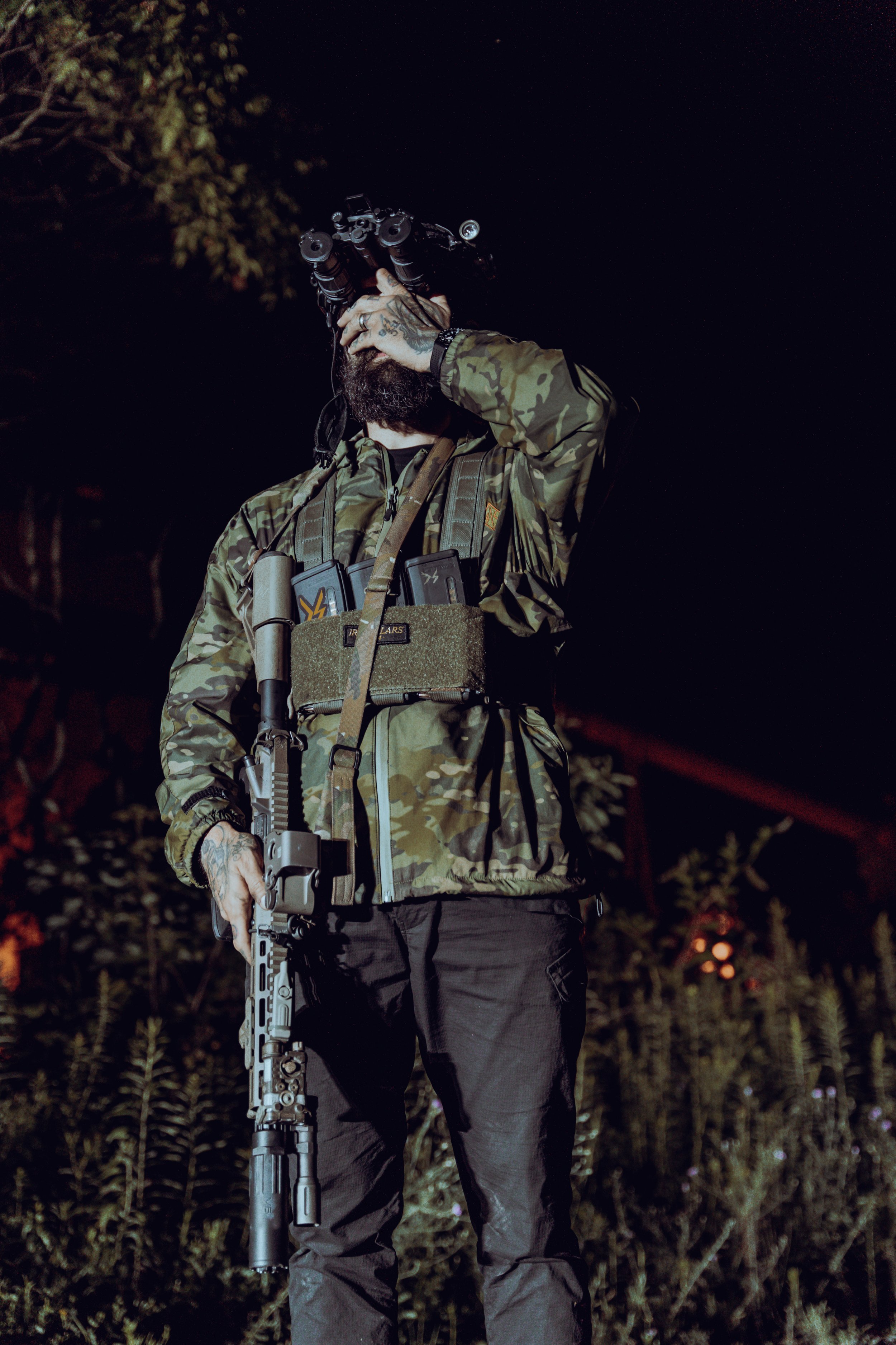 QILO x IRREGULARS Retro Windbreaker in Multicam® Tropic - QILO