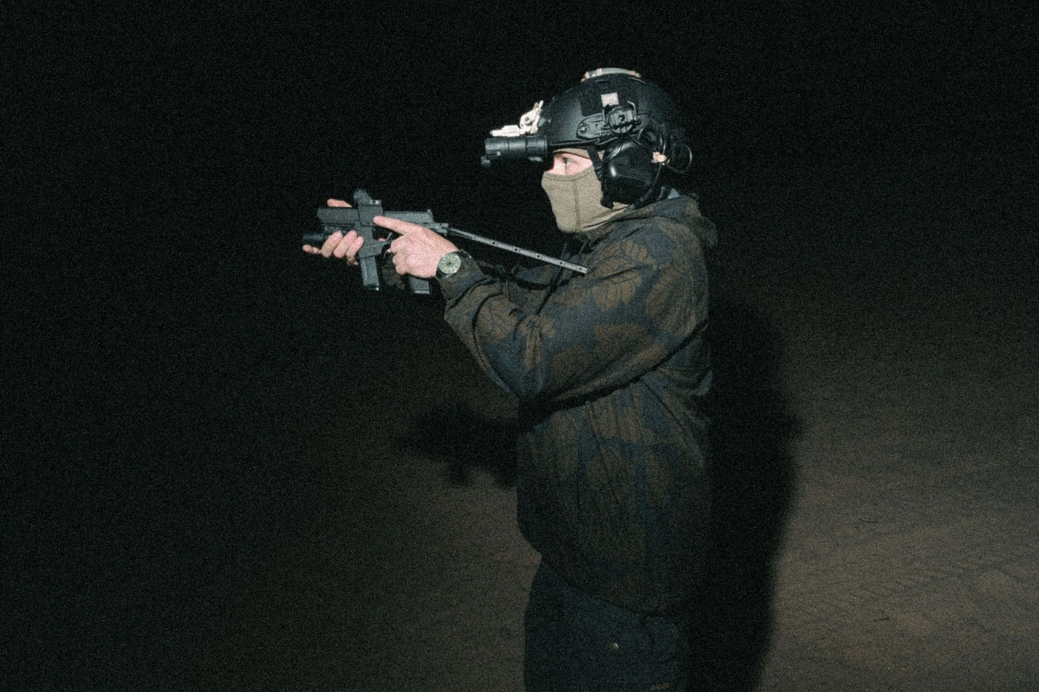 QILO x Bad Moon Print Press Nordwind Anorak in Black/Opium - QILO
