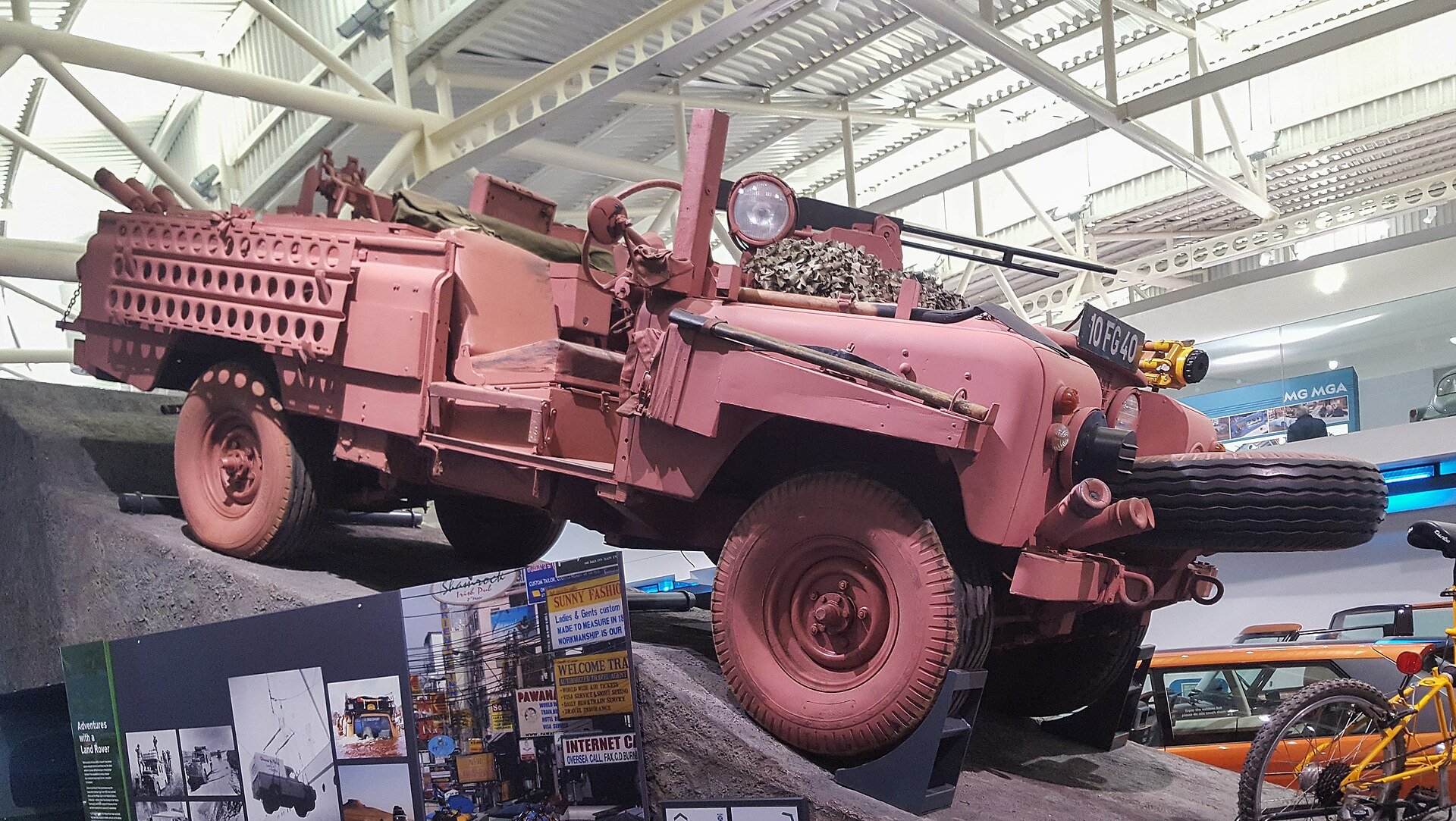 Land_Rover_series_IIa_'Pink_Panther'_SAS_desert_car_1968.jpg