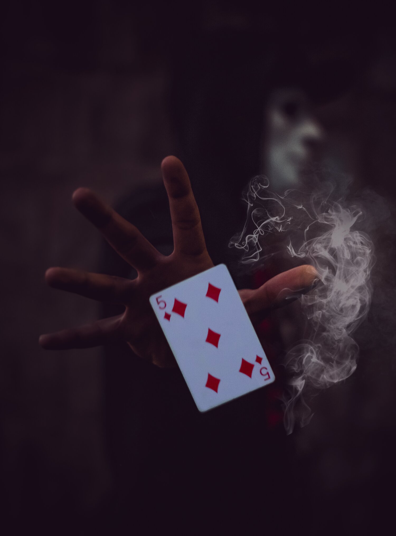 Card Magic Tricks Perspective Distorted Visual Game Magic Props Close-up AL
