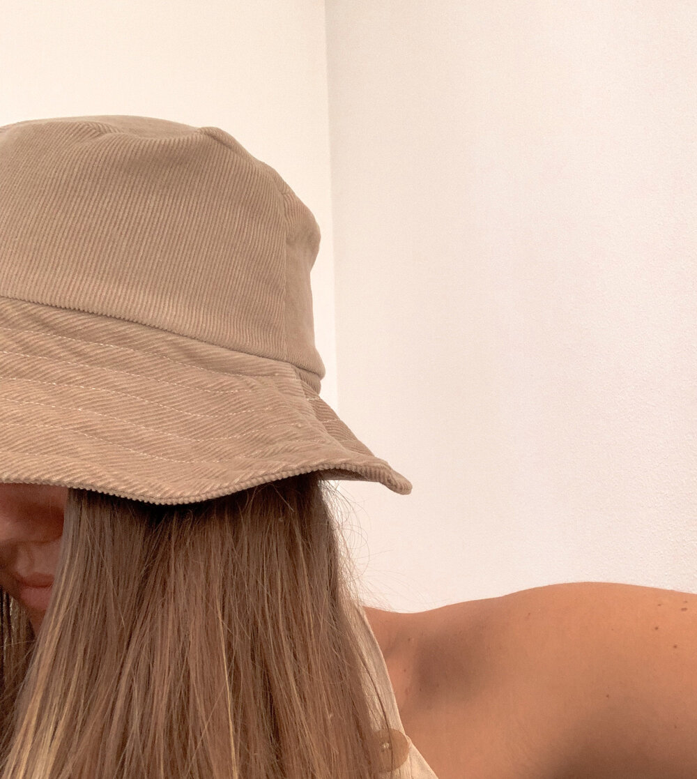 vídeo Ver internet Paja DIY: Simple Bucket Hat — The Essentials Club