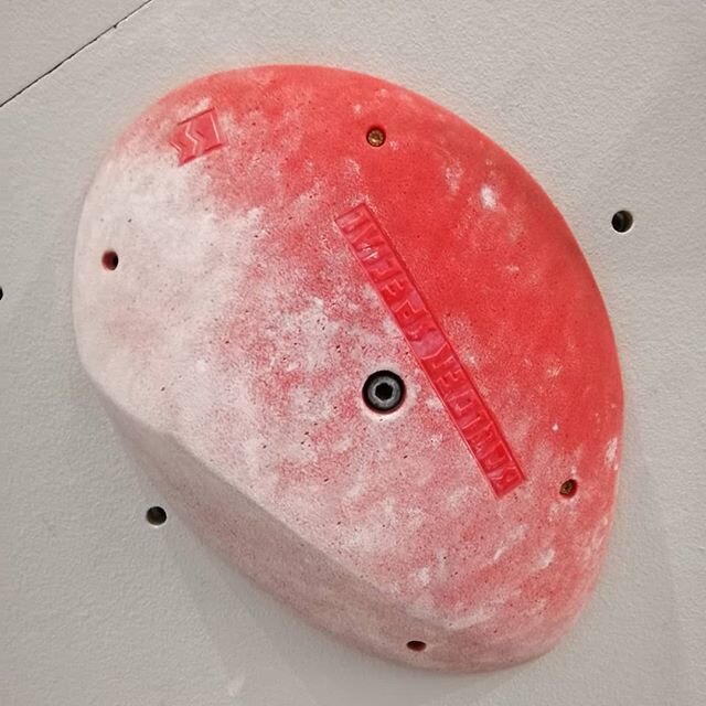 Sweaty hands 😯 lots of sweaty hands...
.
👈 Chalk on this side...shoe rubber on that side 👉
.
Get the upper hand 🙌
.
Get to know your holds! .
.
.
.
#climb #climbersofinstagram #climbinggear #climbingworldwide #climbingday #bouldering #bouldering_