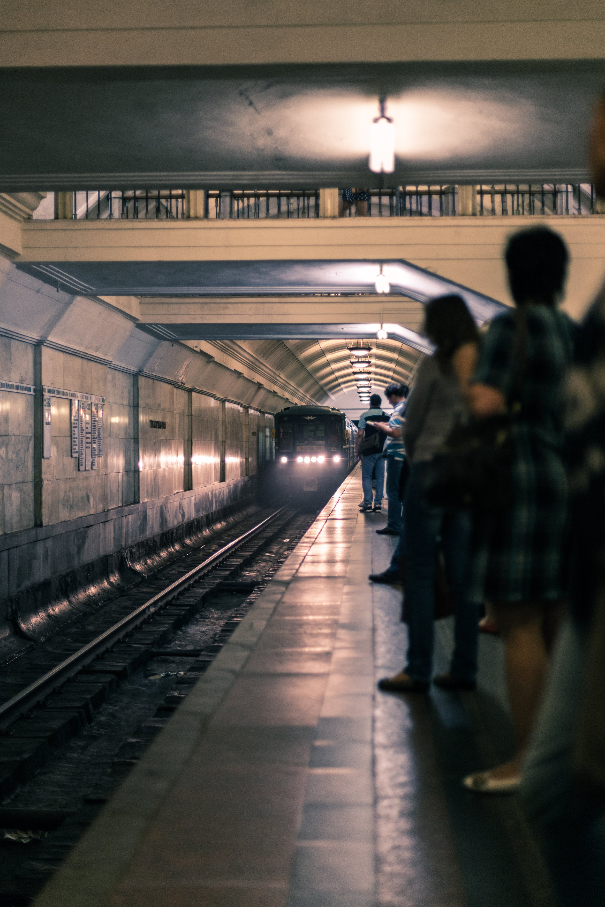 Mosovites waiting for the metro train at the Tyatralnaya Metro Station.