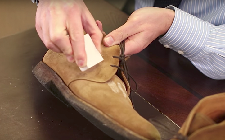 clean-suede-shoes-step1.png