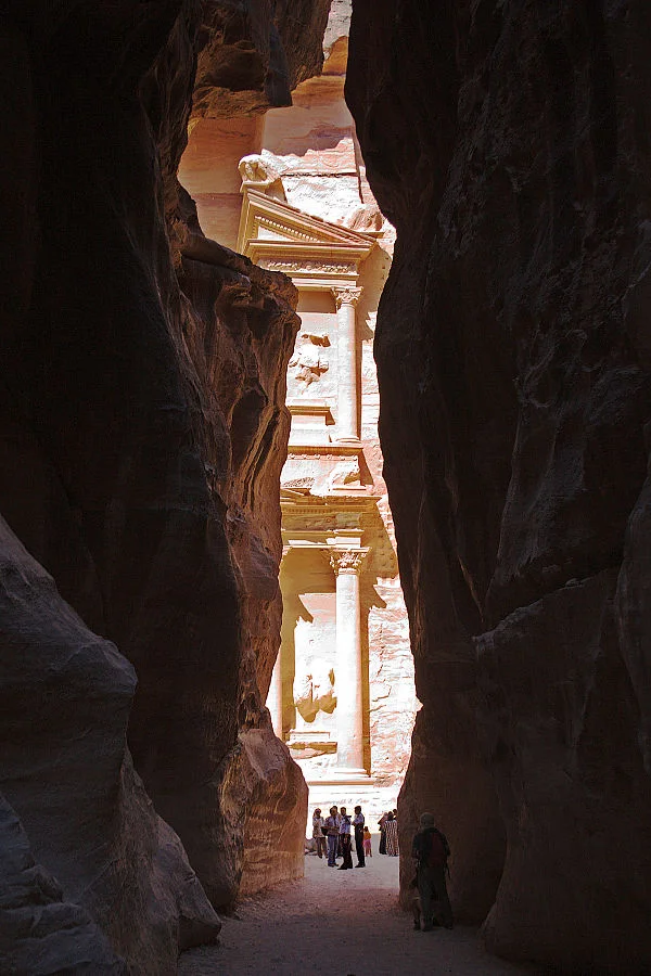 Your first glimpse of the Treasury. Photo taken by David Bjorgen, distributed under CC BY-SA 3.0 license.