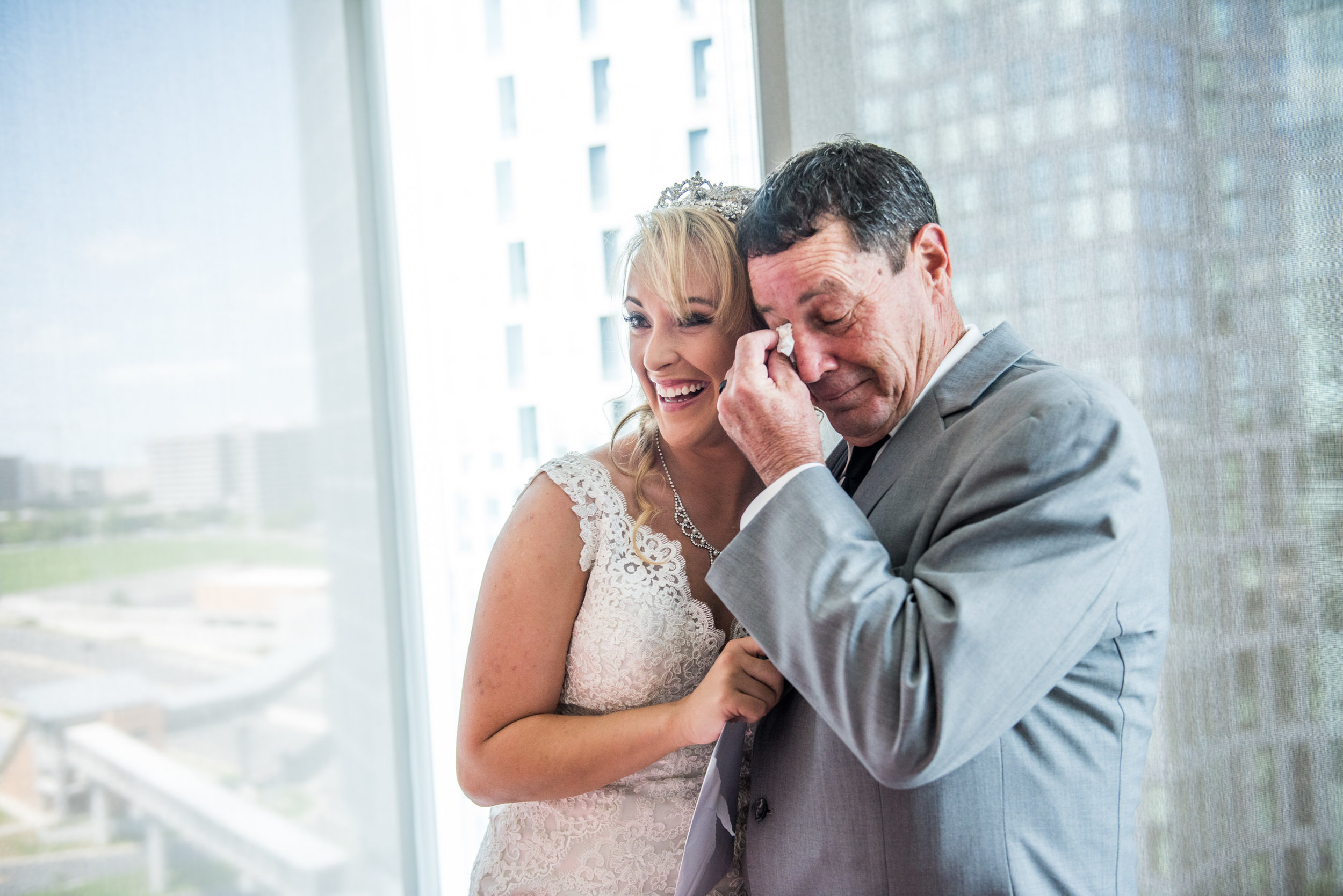 MeadowlarkGardensWedding-Ashley&Kevin-GettingReady-164.jpg