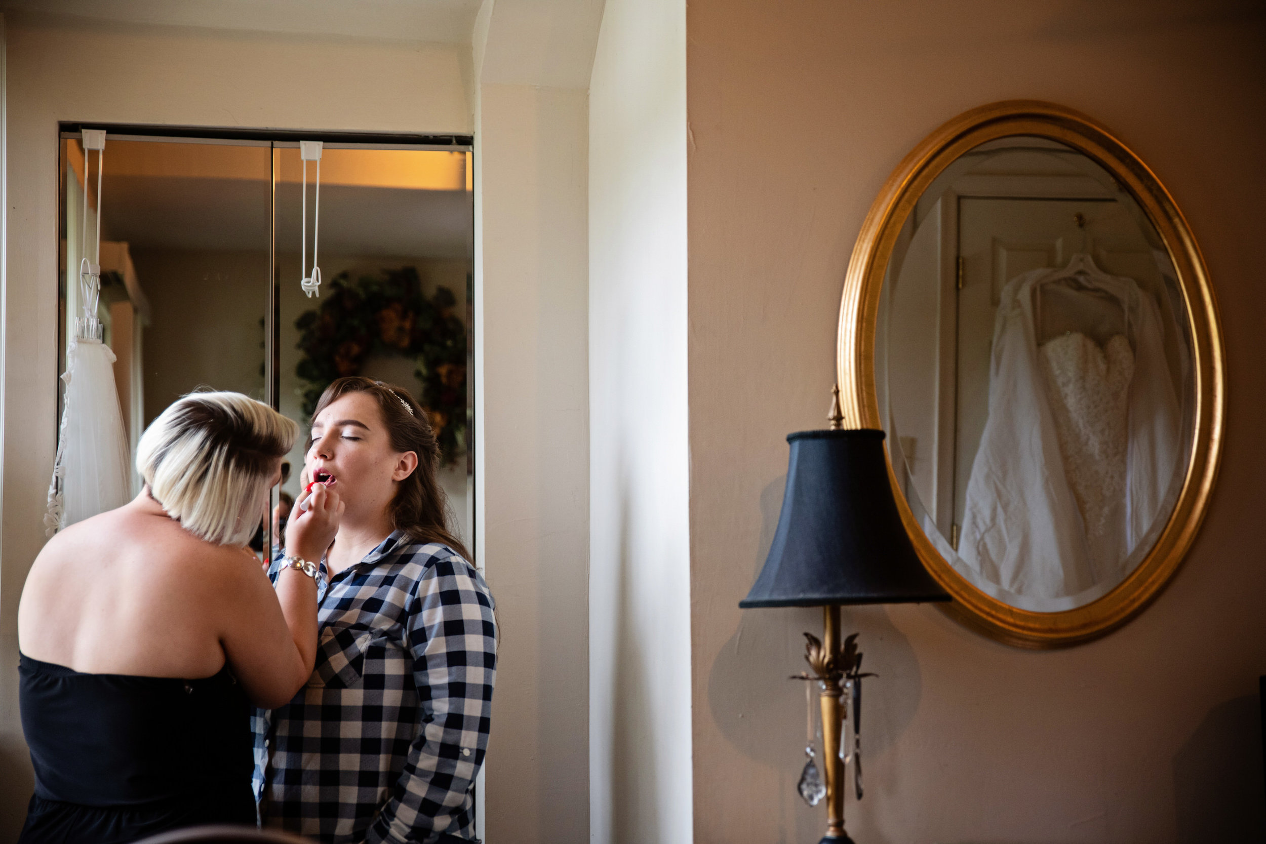 OstertaagVista-Caitlin&Brandon-GettingReady-12.jpg