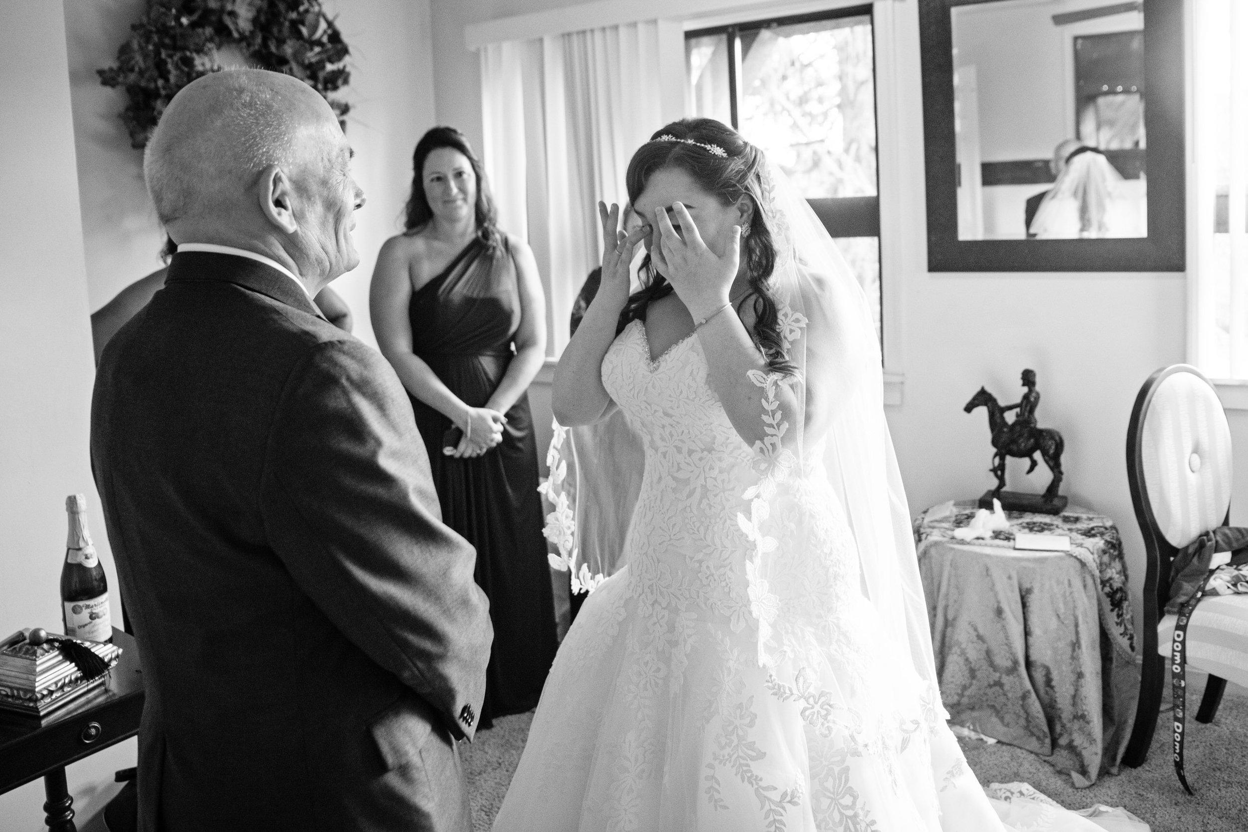 OstertaagVista-Caitlin&Brandon-GettingReady-27.jpg