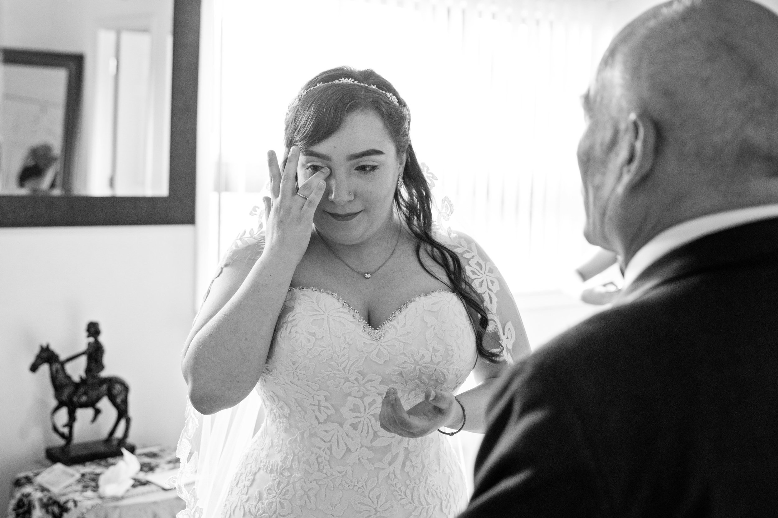 OstertaagVista-Caitlin&Brandon-GettingReady-29.jpg