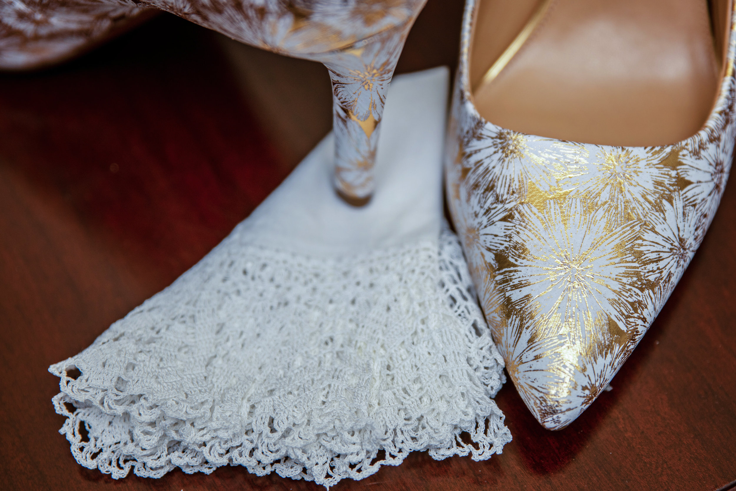 AdmiralFellInnWedding-Kelly&Sky-GettingReady-25.jpg