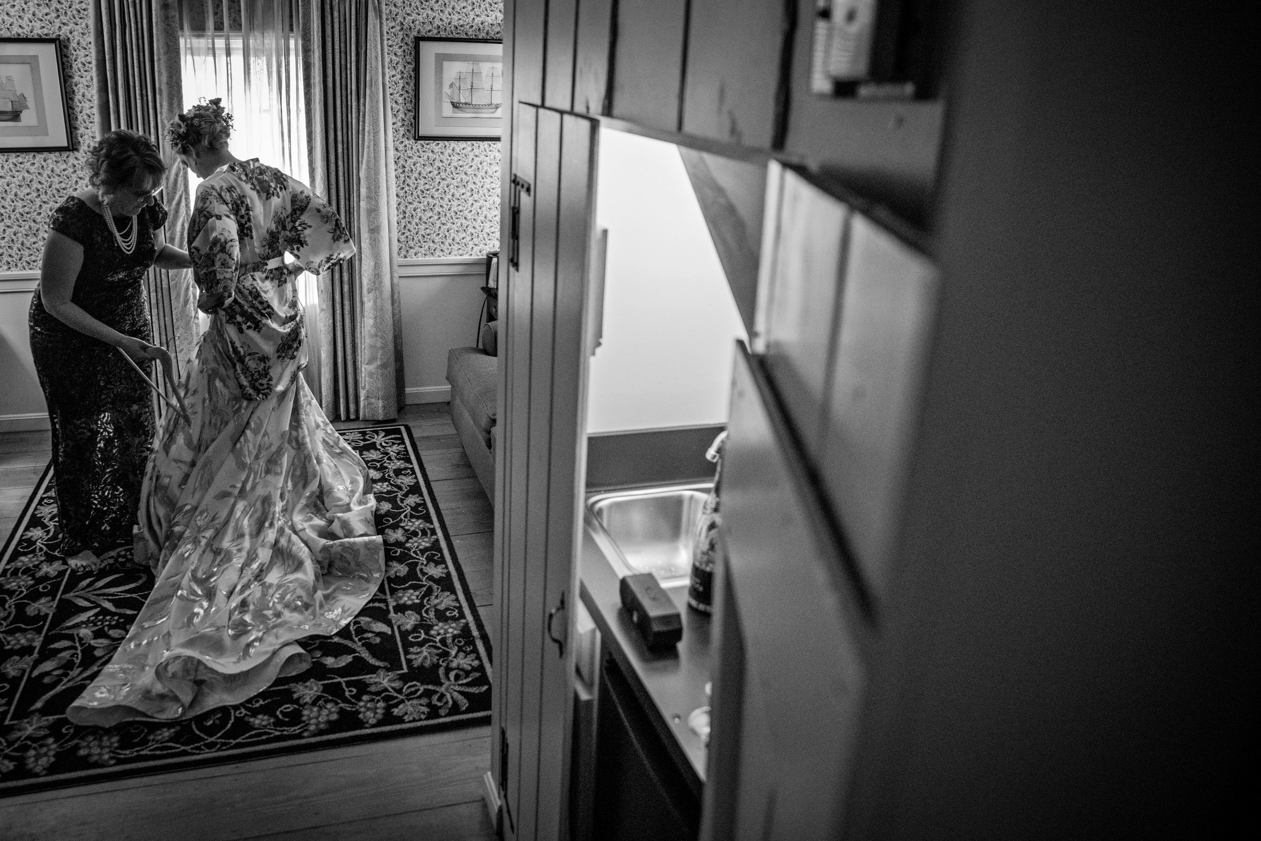 AdmiralFellInnWedding-Kelly&Sky-GettingReady-27.jpg