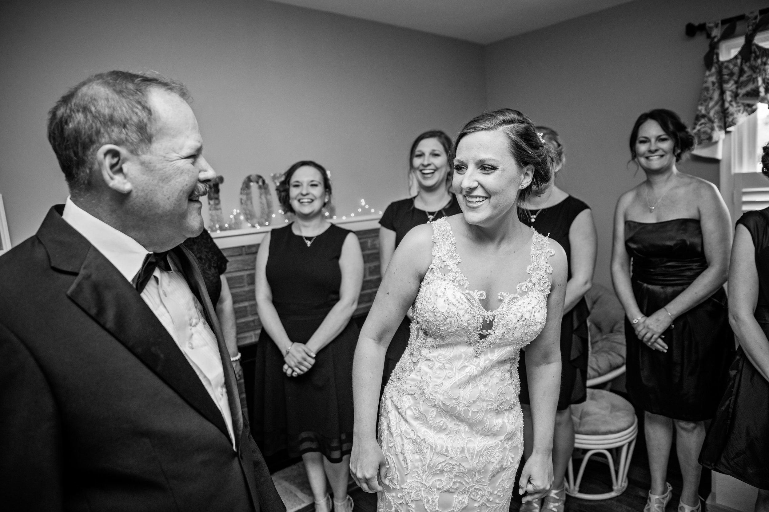 GrimmelFarms-Kelly&Chris-GettingReady-27.jpg
