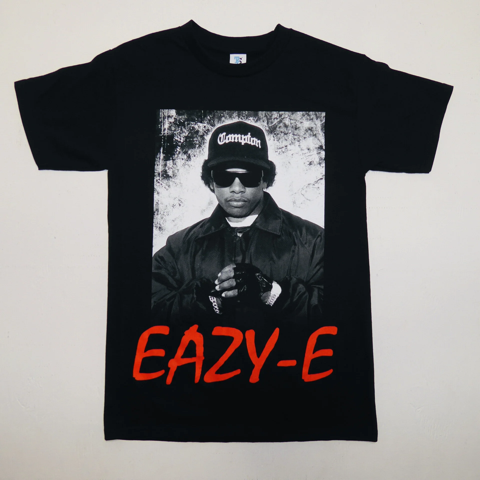 P1090859 EAZY E : Red.JPG