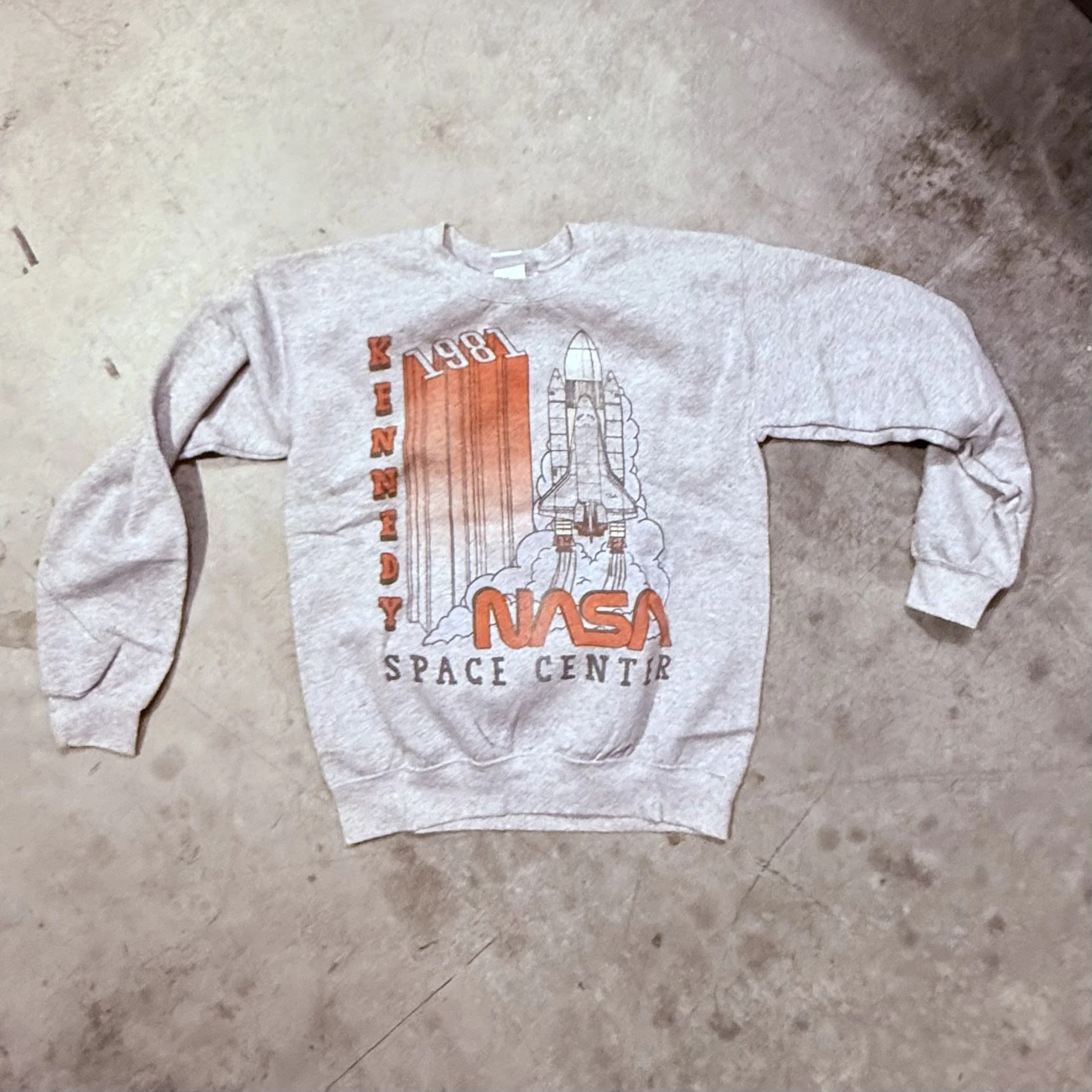 CREWNECK_NASA GREY IMG_7338.jpeg