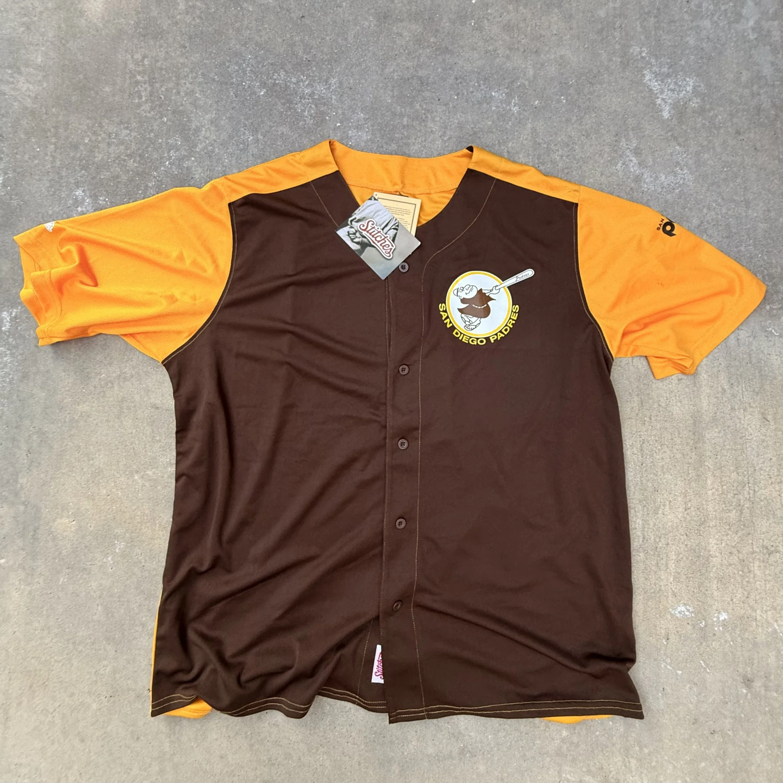 SPORTS TEE_PADRES IMG_7834.jpeg