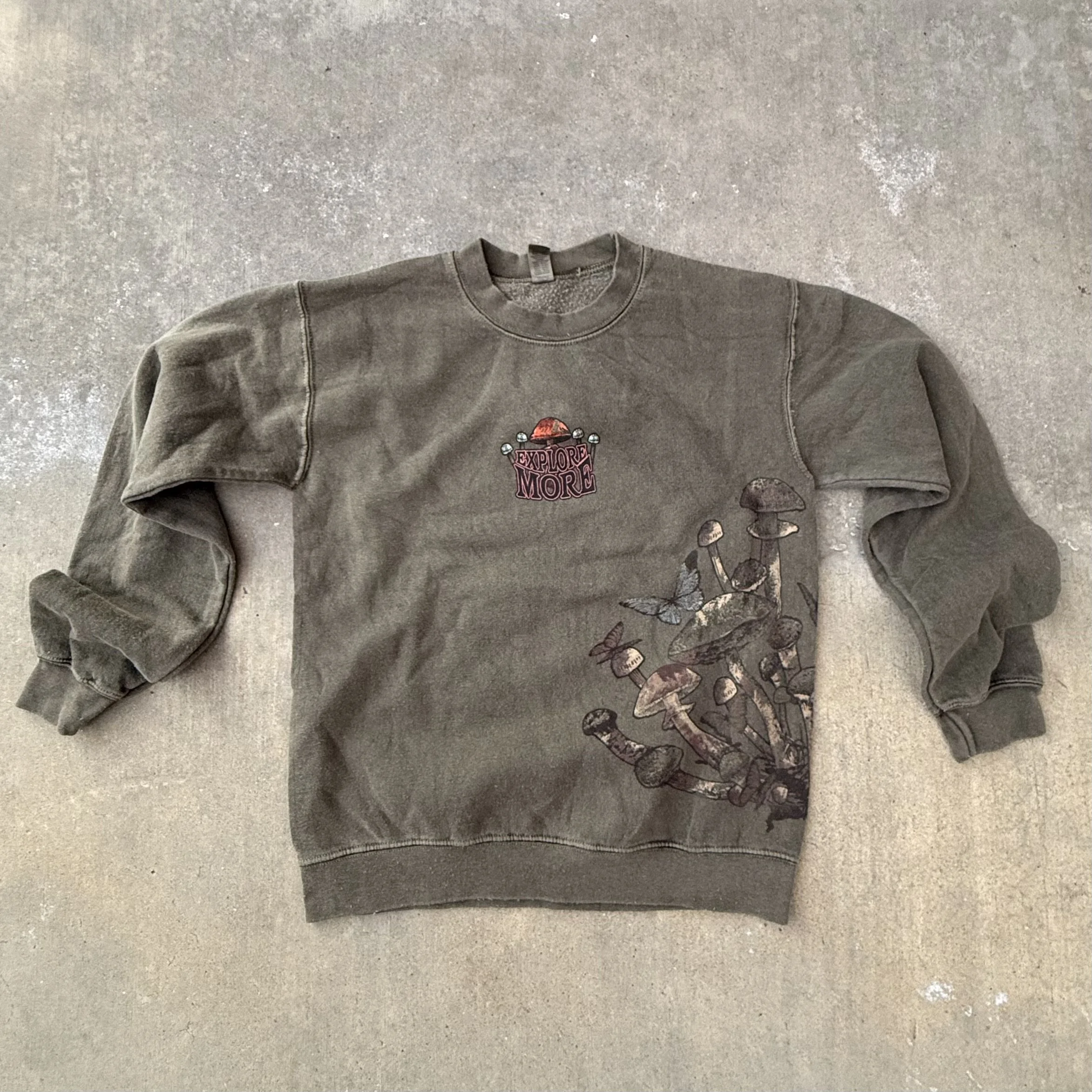 CREWNECK_EXPLORE IMG_8050.jpeg