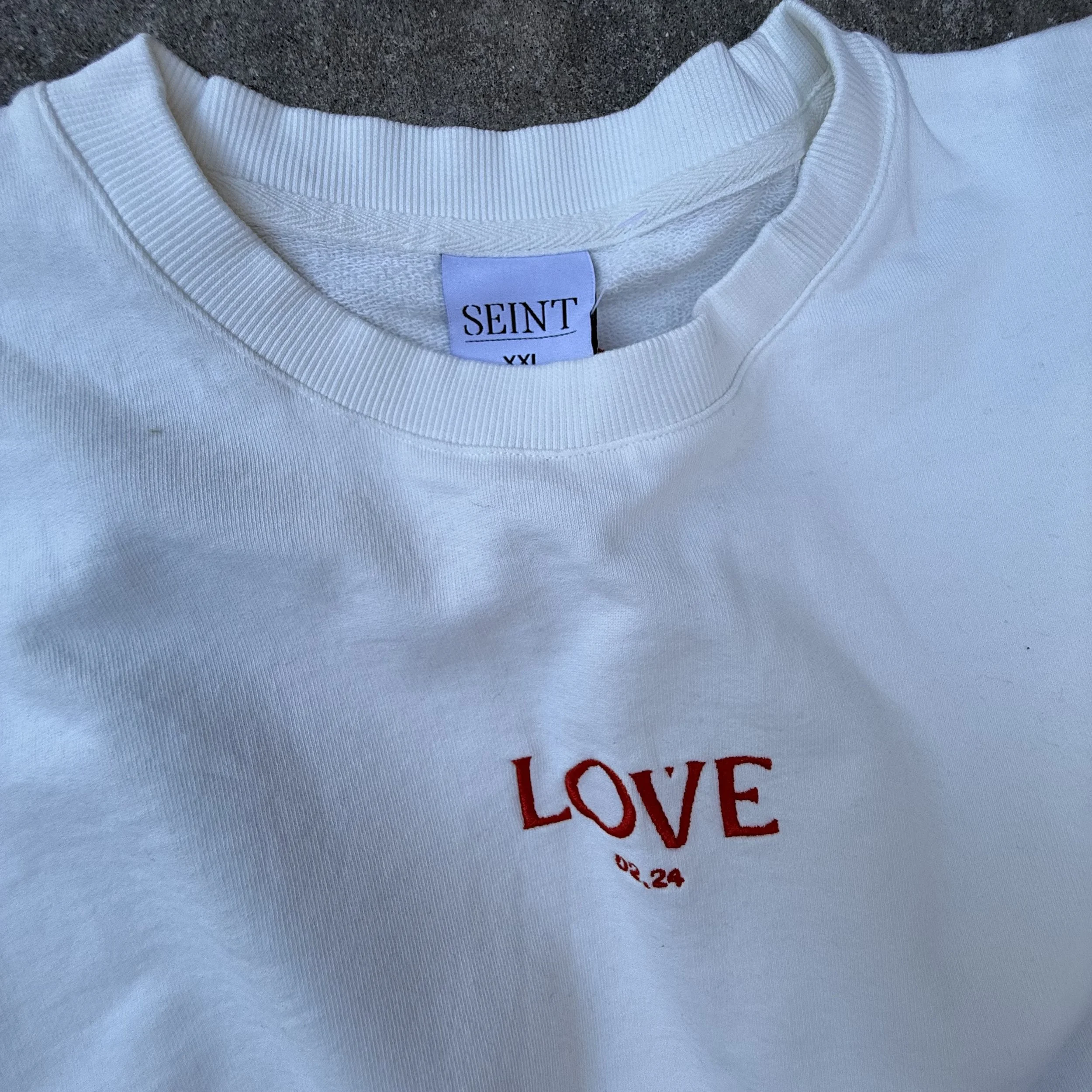 BOUTIQUE STREET CREWNECK_SEINT LOVE B IMG_8097.jpeg
