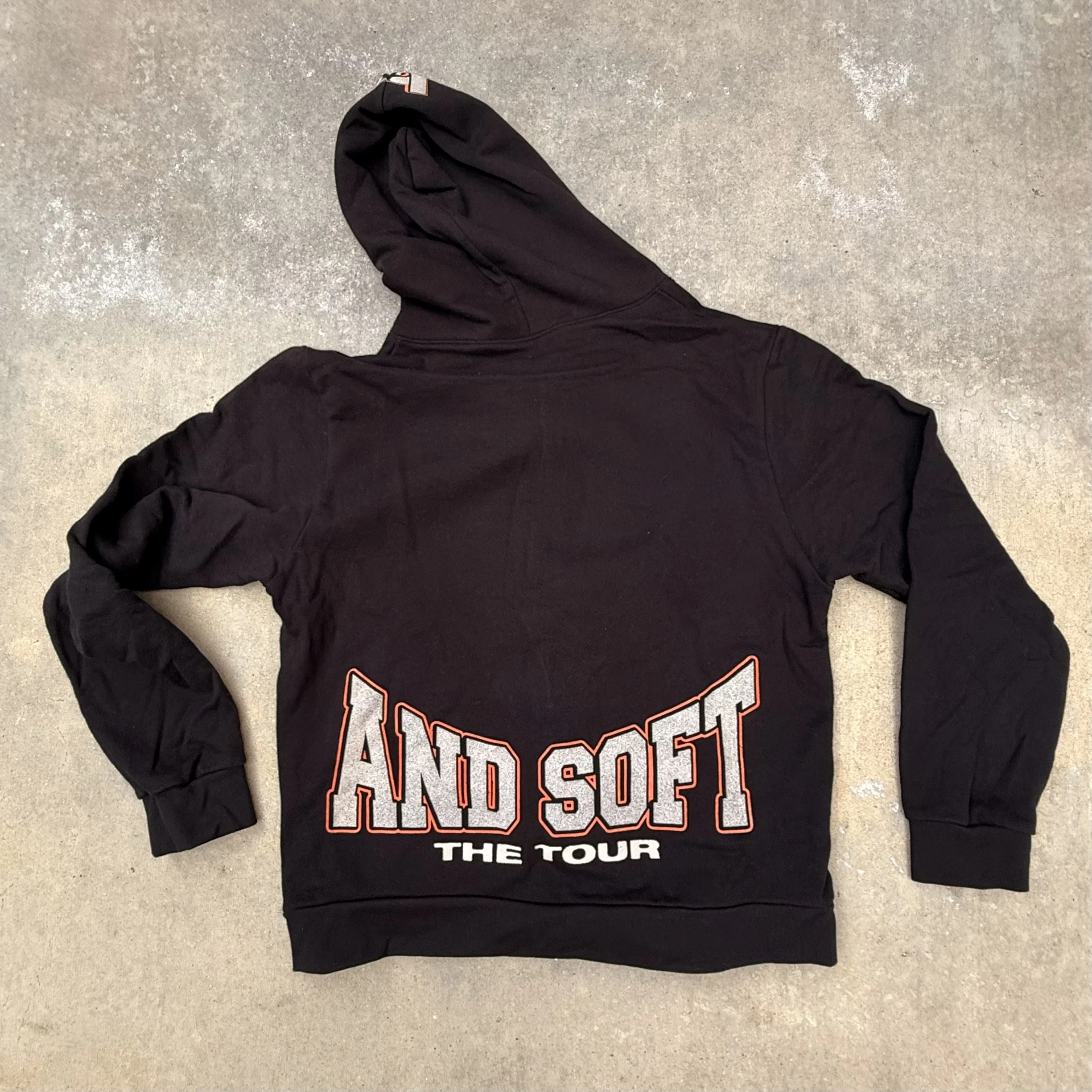 HOODIE_BILLIE B IMG_7921.jpeg